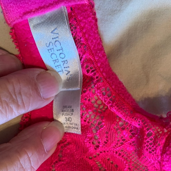 3 Victoria’s Secret bras 34D - Picture 5 of 9